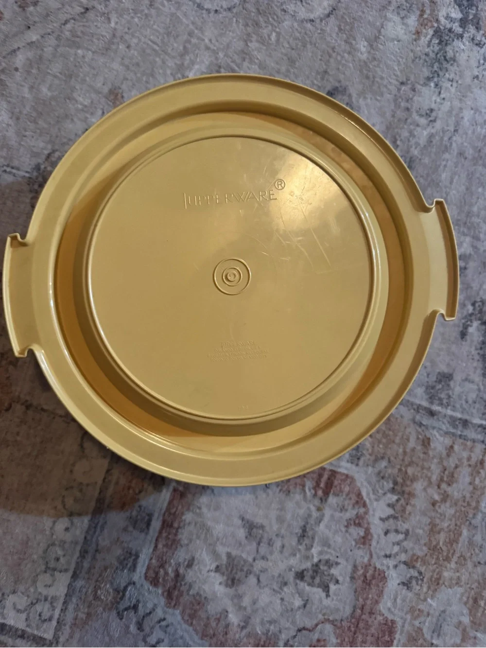 Tupperware Cream and Yellow Round Cake Carrier Lid